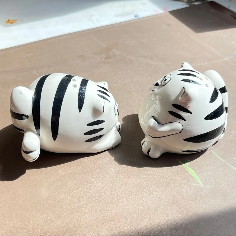 Pier 1 Fat Cat Ceramic Salt & Pepper Shakers